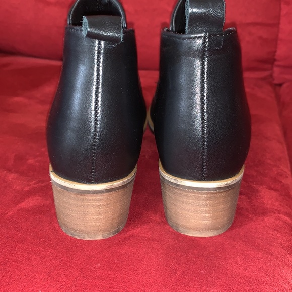 Charleston Shoe Co Middleton Black Leather Booties Sz 6 - Picture 4 of 10